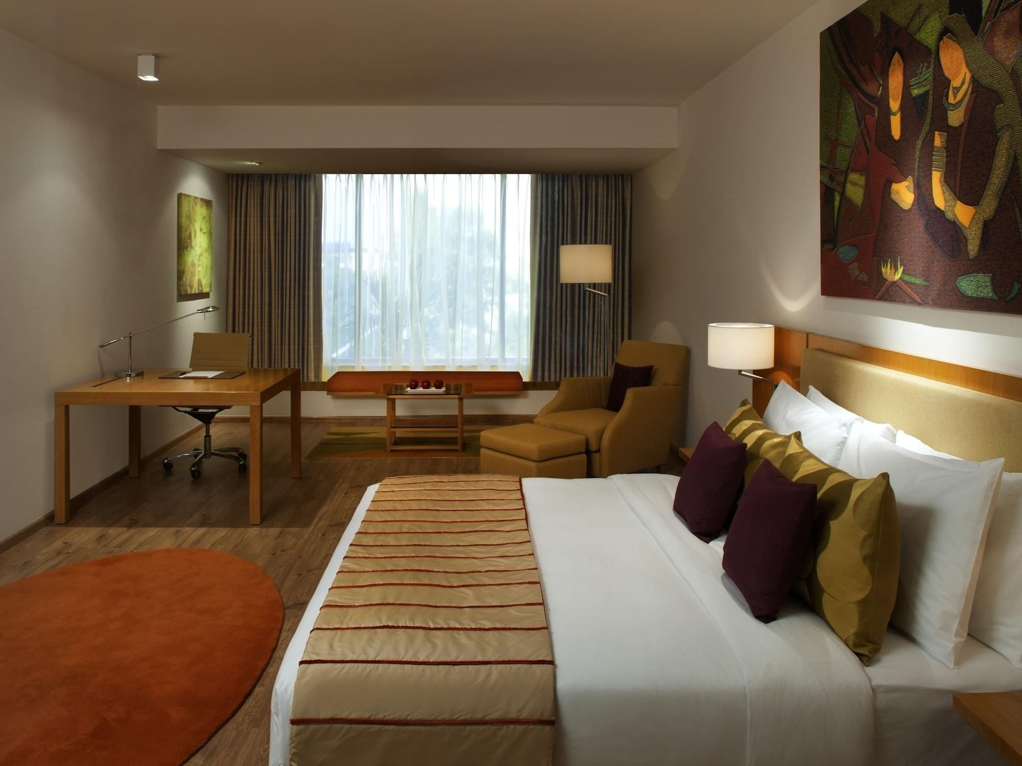 होटल Radisson Blu Plaza Banjara Hills 5*