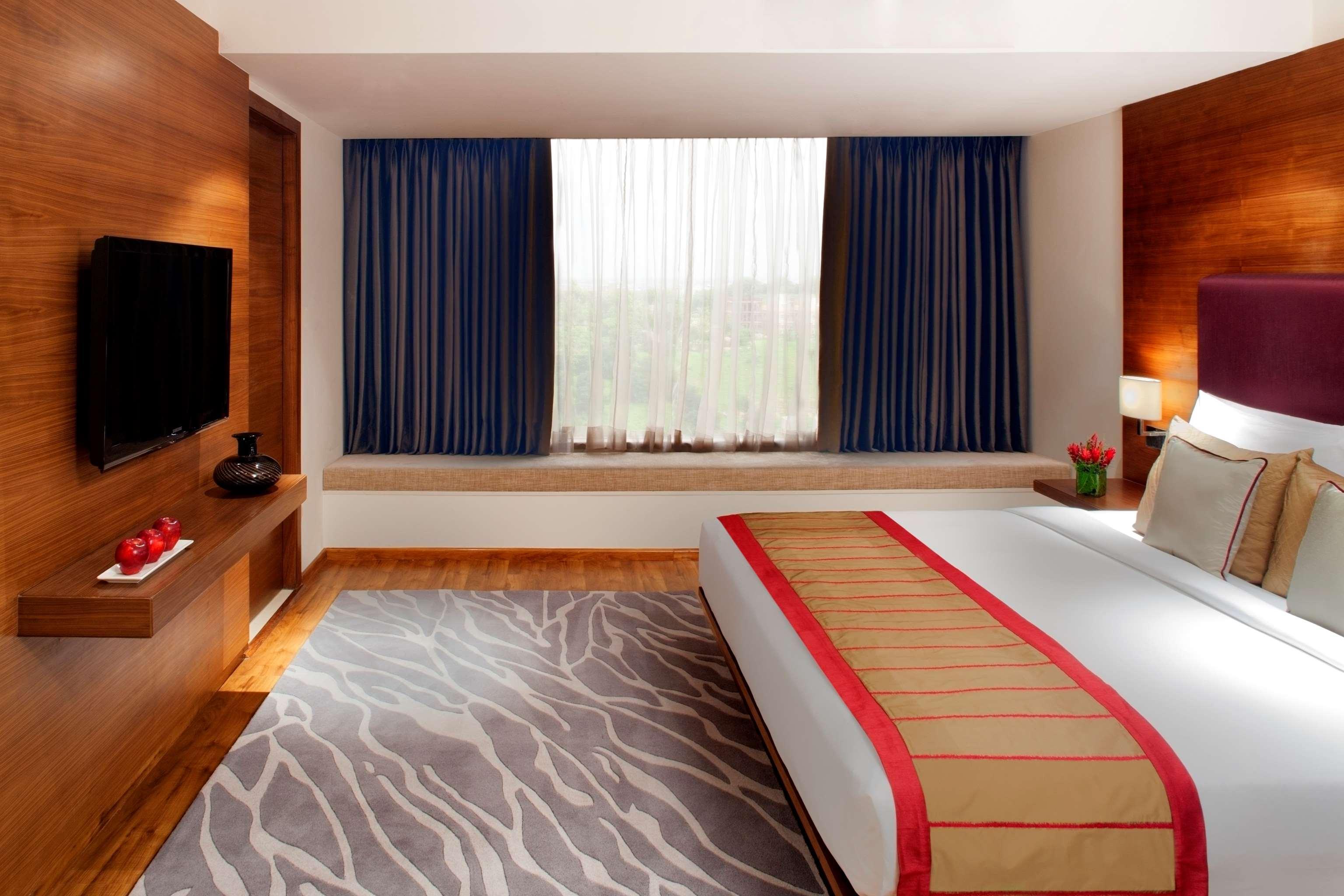होटल Radisson Blu Plaza Banjara Hills 5*